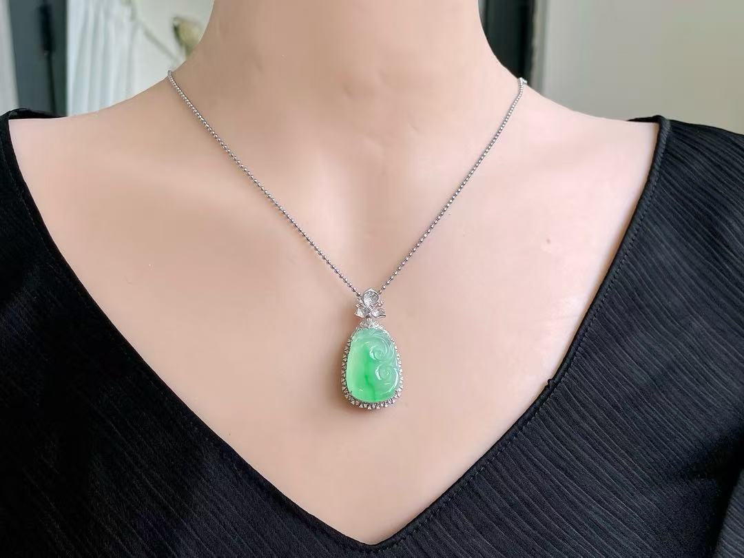 Yuanjiu Jewelry - Natural Ice-Floating Green Ruyi Pendant with 18K Gold Setting, Elegant and Refined