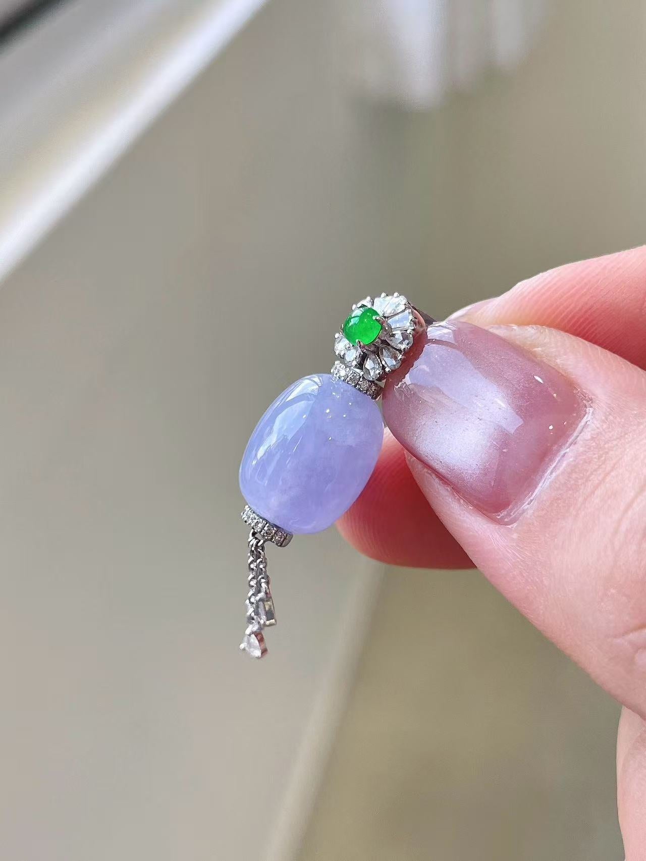 Yuanjiu Jewelry - Natural Icy Lavender Drum Bead Pendant with Vivid Green Jadeite Accent, 18K Gold Setting, Luxurious and Exquisite