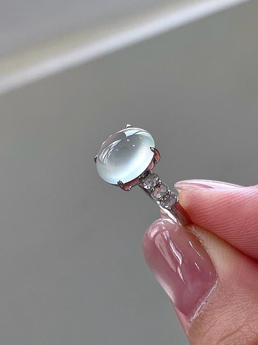 Yuanjiu Jewelry – Natural White Ice Jadeite Ring, 18K Gold Setting, Elegant and Exquisite