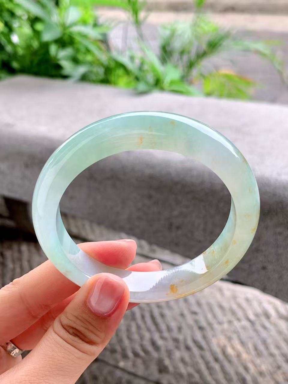 Yuanjiu Jewelry – Natural Icy Translucent "Qing" Jadeite Bracelet with Golden Speckles, Classic and Enchanting