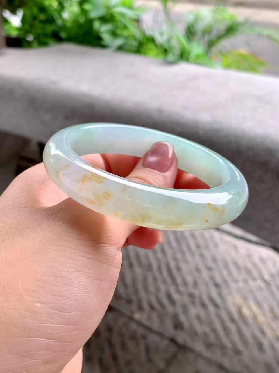 Yuanjiu Jewelry – Natural Icy Translucent "Qing" Jadeite Bracelet with Golden Speckles, Classic and Enchanting