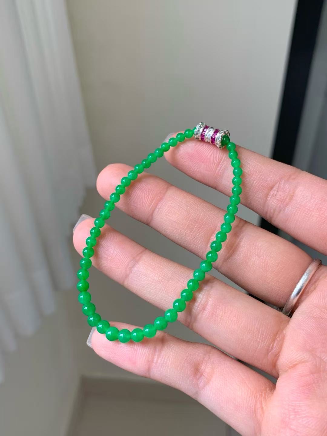 Yuanjiu Jewelry - Natural Jadeite Beaded Bracelet, Icy Saturated Green Beads with 18K Gold Clasp, Exquisite and Elegant