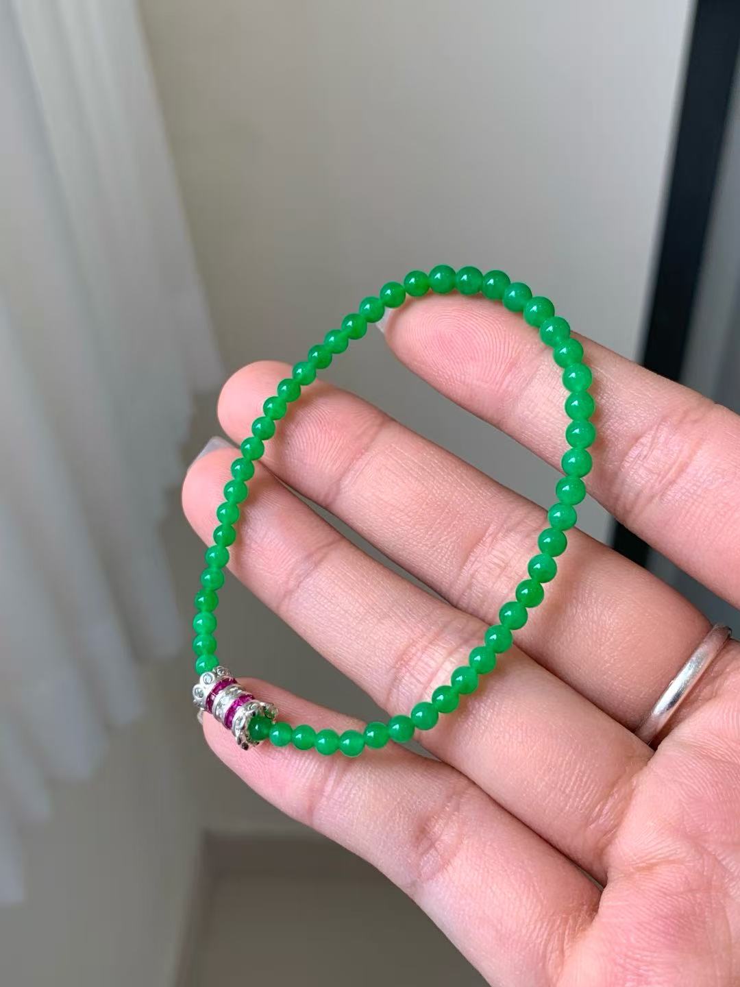 Yuanjiu Jewelry - Natural Jadeite Beaded Bracelet, Icy Saturated Green Beads with 18K Gold Clasp, Exquisite and Elegant