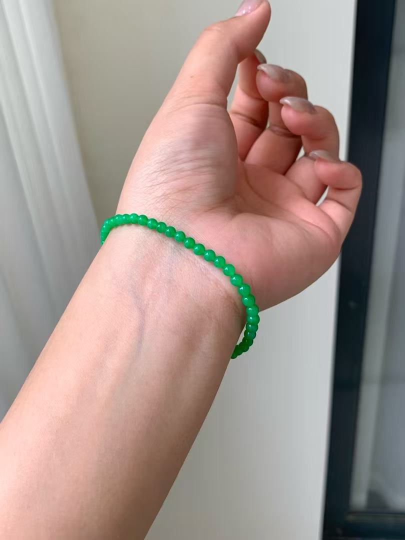 Yuanjiu Jewelry - Natural Jadeite Beaded Bracelet, Icy Saturated Green Beads with 18K Gold Clasp, Exquisite and Elegant