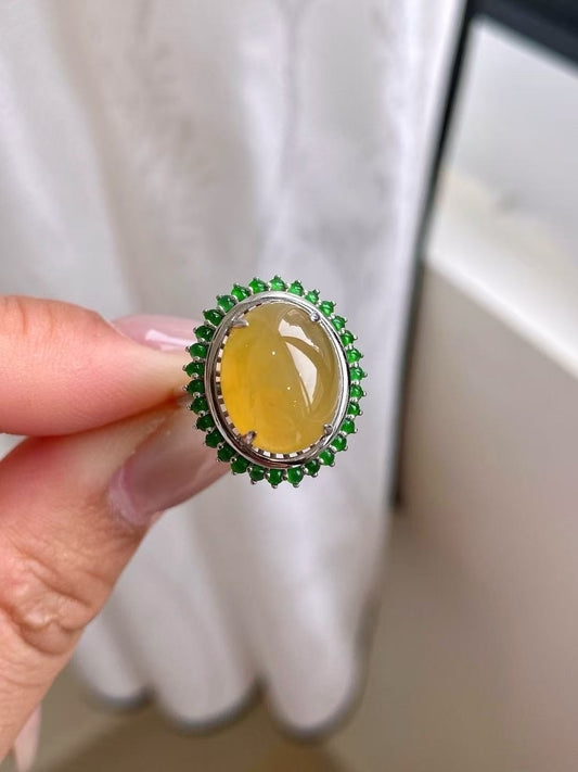 Yuanjiu Jewelry – Natural Icy Yellow Jadeite Ring, 18K Gold Inlaid with Emerald Accents, Exquisitely Gentle