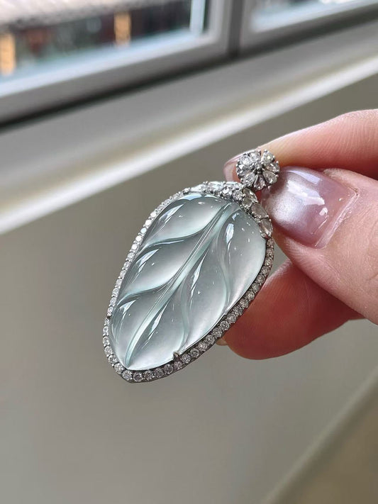 Yuanjiu Jewelry - High Icy Leaf Jade Pendant with 18K Gold Setting, Exquisite and Elegant