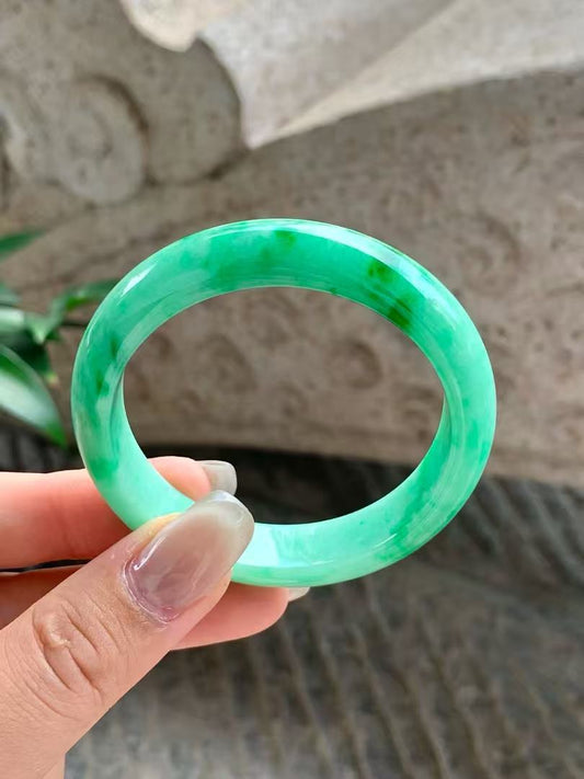 Yuanjiu Jewelry - Natural Floating Green Jade Bangle, Elegant and Charming