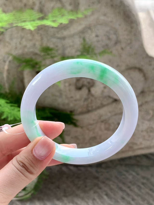 Yuanjiu Jewelry - Natural Floating Green Jade Bangle, Elegant and Poised