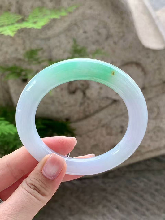 Yuanjiu Jewelry - Natural Floating Green Wide-Circle Jade Bangle, Elegant and Graceful
