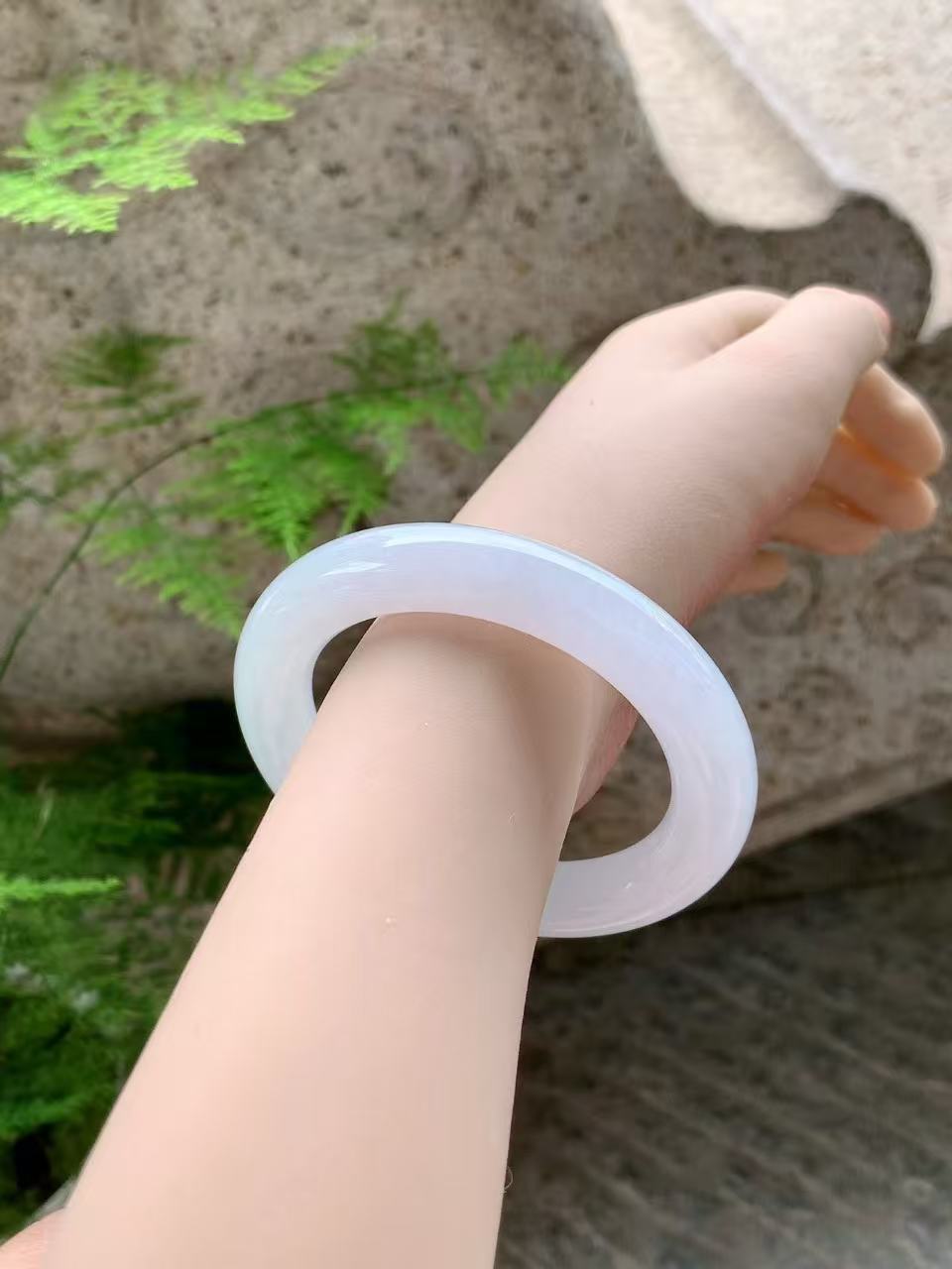 Yuanjiu Jewelry - White Moonlight Wide-Circle Jade Bangle, Elegant and Graceful