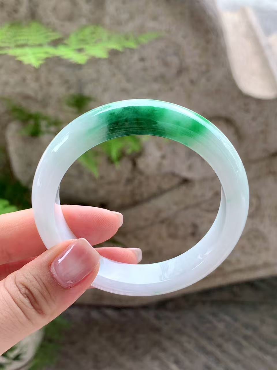 Yuanjiu Jewelry - Natural Floating Green Circular Jade Bangle, Elegant and Beautiful