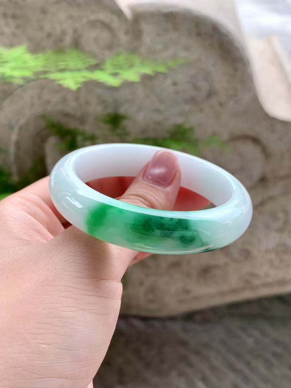 Yuanjiu Jewelry - Natural Floating Green Circular Jade Bangle, Elegant and Beautiful