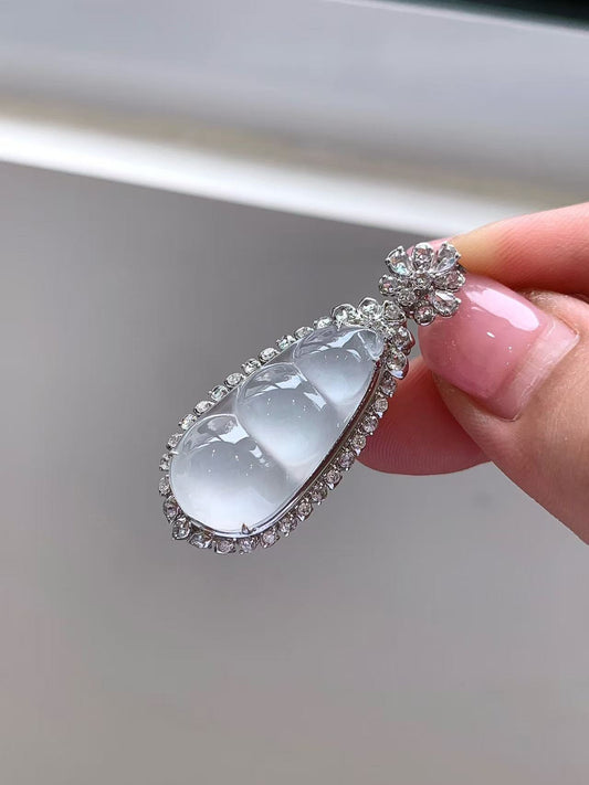 Yuanjiu Jewelry - White Icy Bean Jade Pendant with 18K Gold Setting, Exquisite and Beautiful