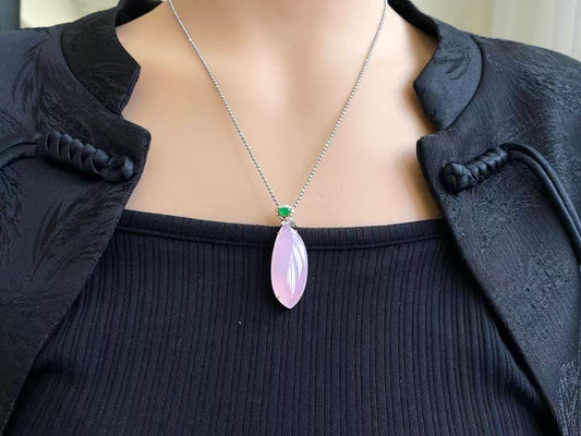 Yuanjiu Jewelry - Icy Pink Purple Free-Form Jade Pendant with 18K Gold Setting and Vibrant Green Jade, Elegant and Graceful