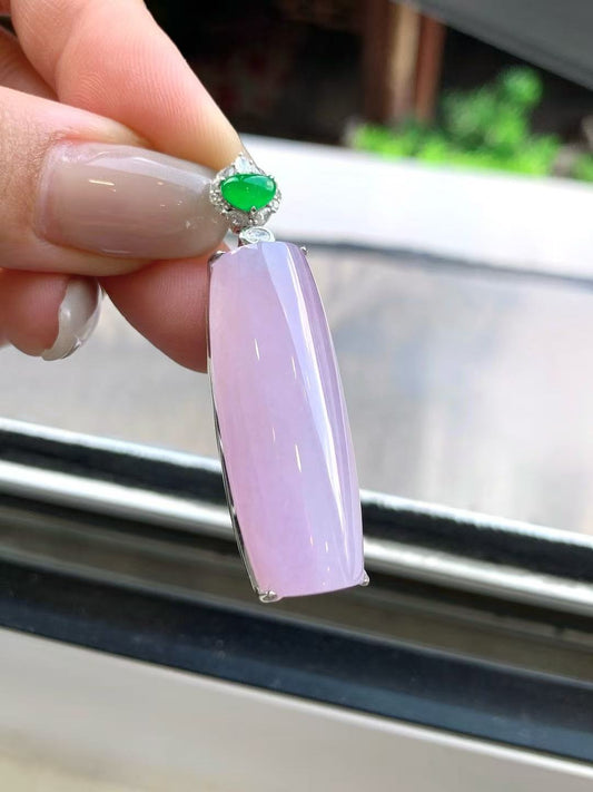 Yuanjiu Jewelry - Icy Purple Wu Shi Pai Jade Pendant with 18K Gold Setting and Vibrant Green Jade, Elegant and Enchanting