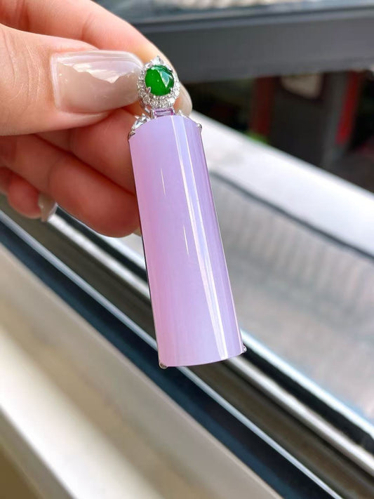 Yuanjiu Jewelry - Icy Purple Wu Shi Pai Jade Pendant with 18K Gold Setting and Vibrant Green Jade, Exquisite and Enchanting
