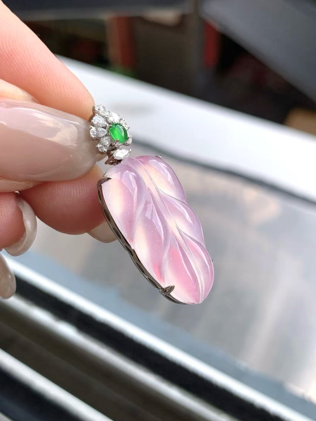 Yuanjiu Jewelry - Icy Pink Purple Leaf Jade Pendant with 18K Gold Setting and Vibrant Green Jade, Exquisite and Enchanting