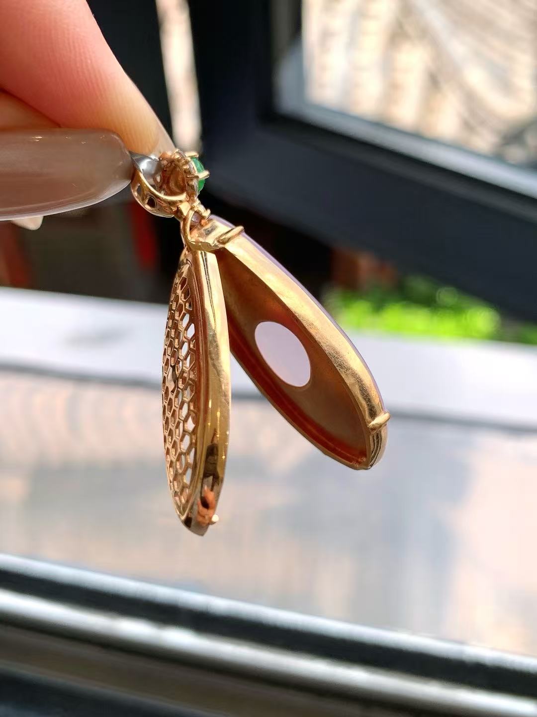Yuanjiu Jewelry - Icy Pink Purple Free-Form Jade Pendant with 18K Gold Setting and Vibrant Green Jade, Elegant and Graceful