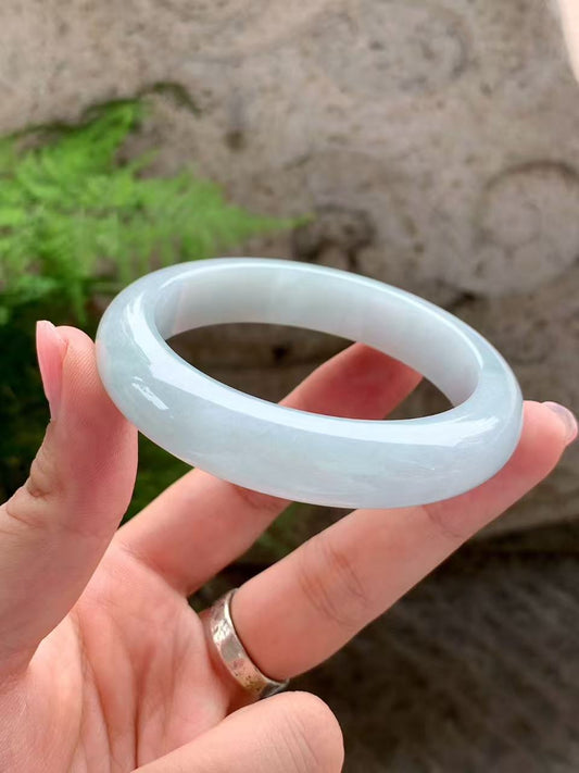 Yuanjiu Jewelry - Clear Base Circular Jade Bangle, Elegant and Graceful