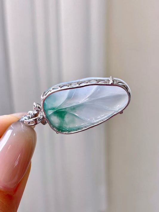 Yuanjiu Jewelry - Icy Floating Flower Leaf Jade Pendant with 18K Gold Setting and Vibrant Green Jade, Exquisite and Elegant