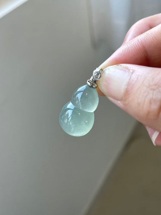 Yuanjiu Jewelry - Natural Icy Translucent Calabash Pendant, 18K Gold Inlaid, Exuding Elegance