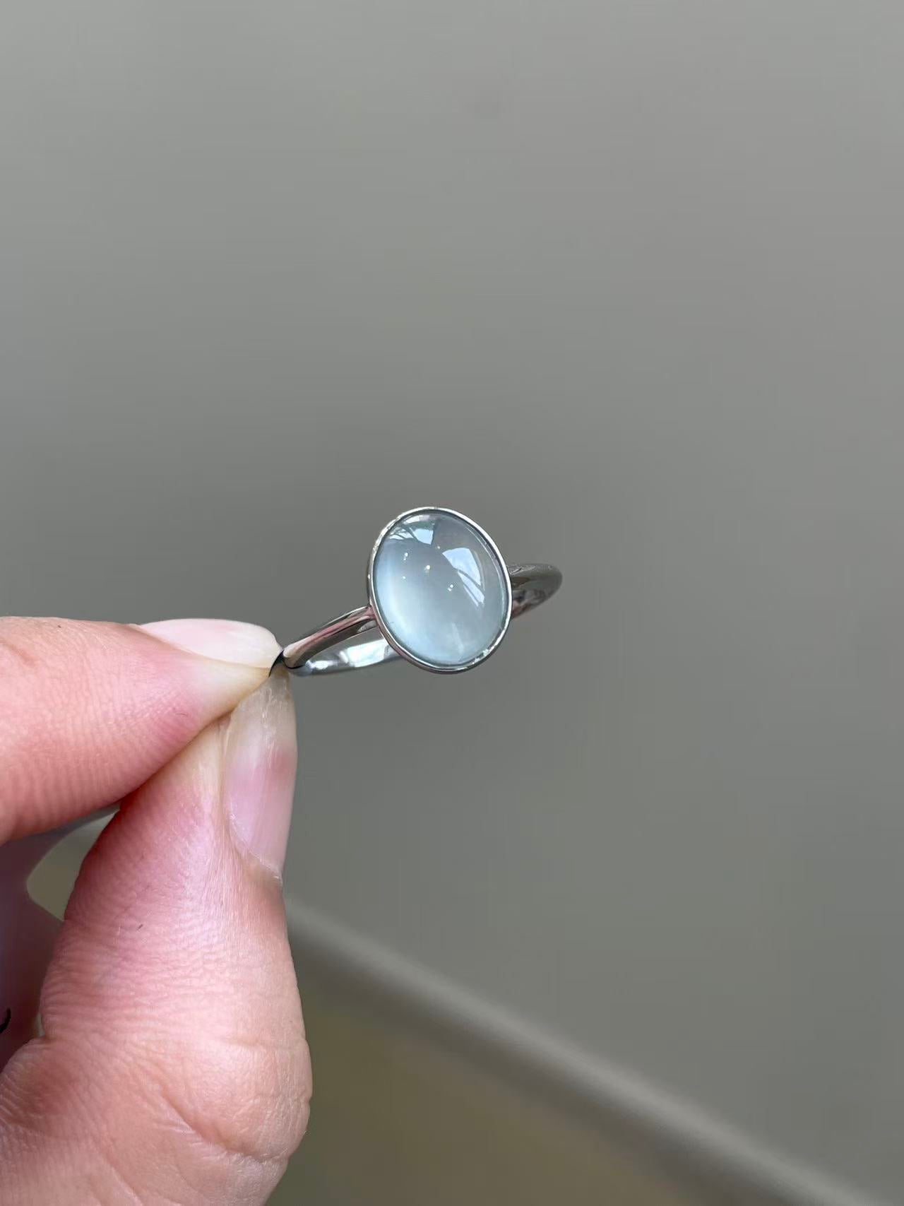 Yuanjiu Jewelry - White Icy Jade Ring with 18K Gold Setting, Elegant and Enchanting