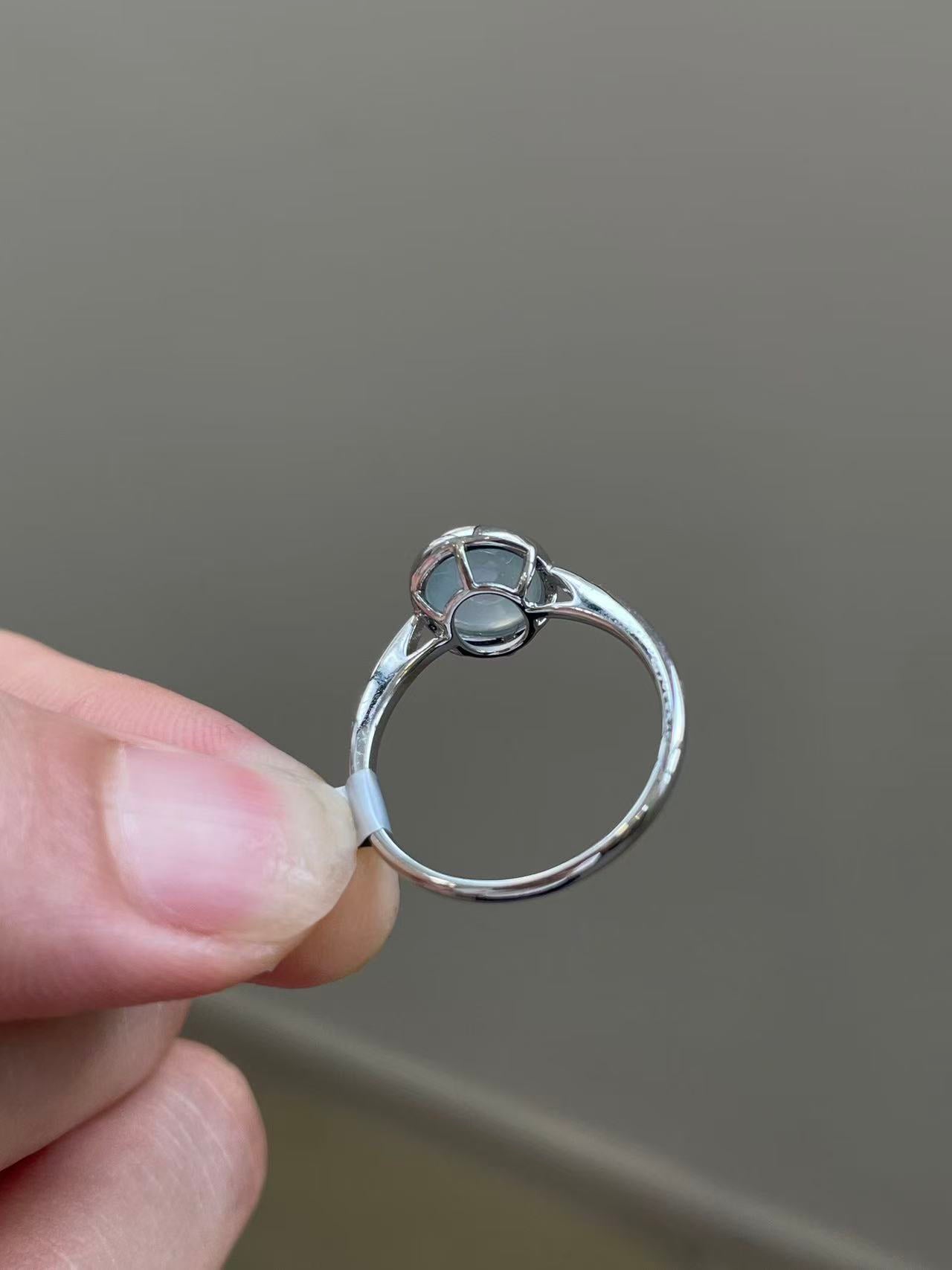 Yuanjiu Jewelry - White Icy Jade Ring with 18K Gold Setting, Elegant and Enchanting