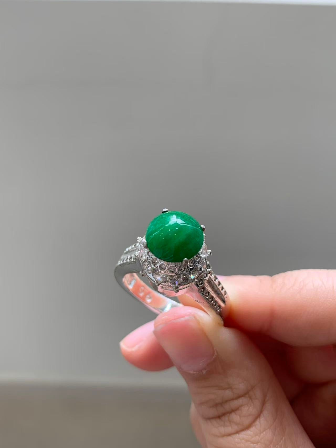 Yuanjiu Jewelry - Natural Intense Green Jadeite Cabochon Ring, Elegant and Refined