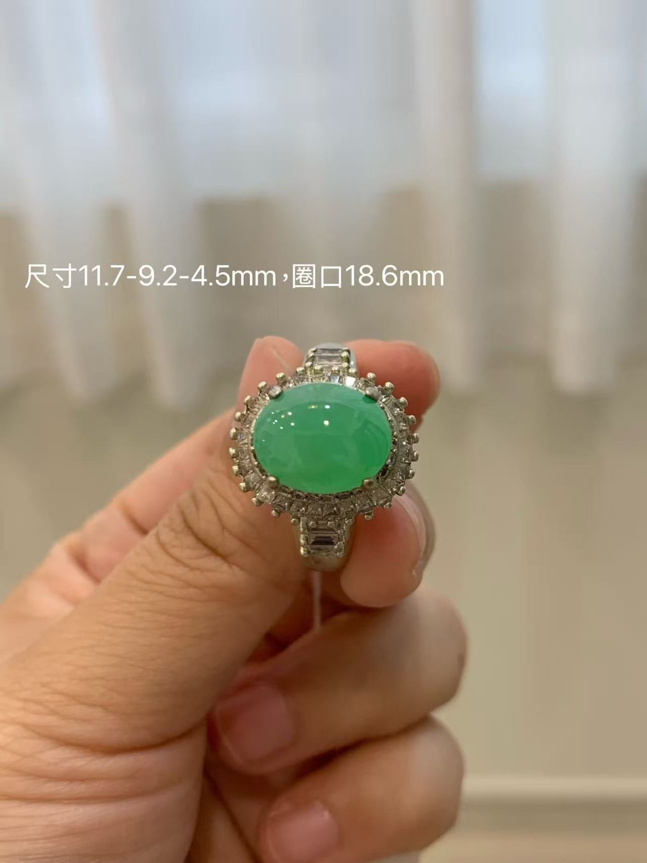 Yuanjiu Jewelry - Natural Apple Green Jadeite Cabochon Ring, Graceful and Gentle