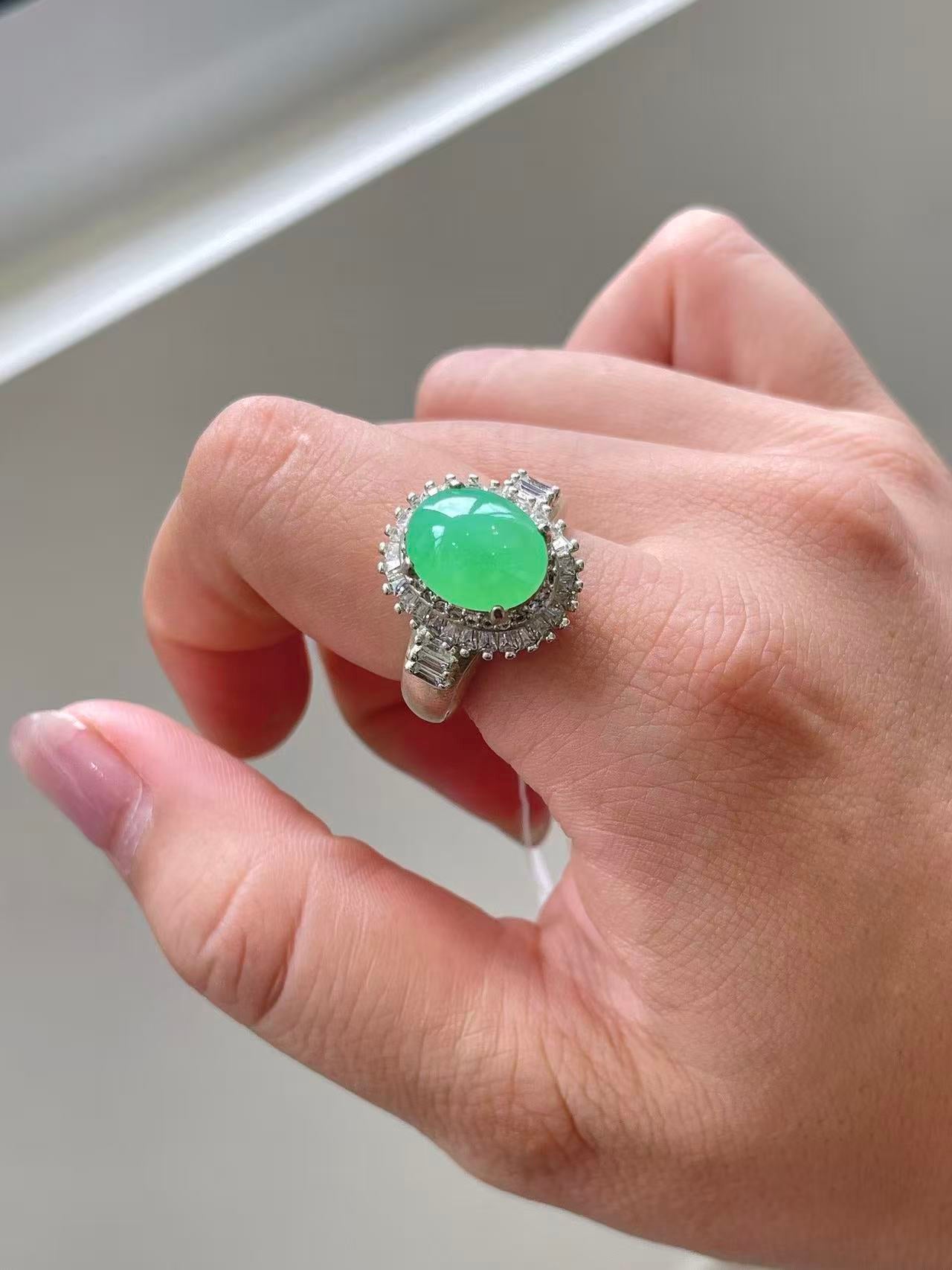 Yuanjiu Jewelry - Natural Apple Green Jadeite Cabochon Ring, Graceful and Gentle