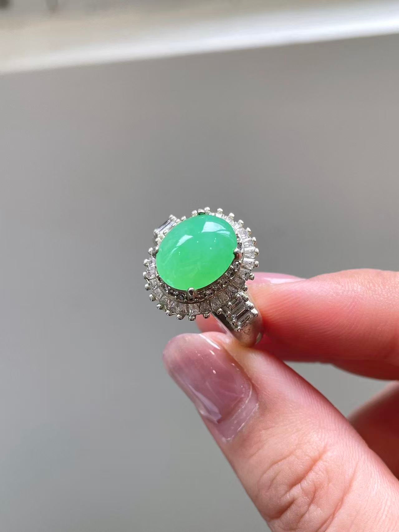 Yuanjiu Jewelry - Natural Apple Green Jadeite Cabochon Ring, Graceful and Gentle