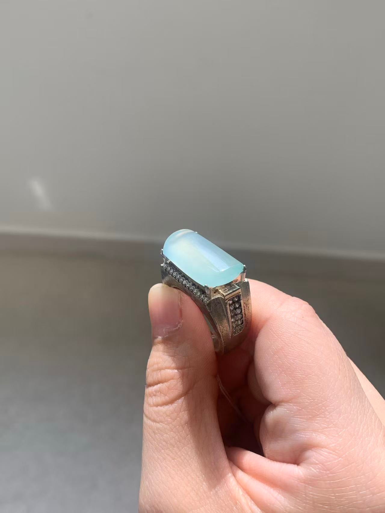 Yuanjiu Jewelry - Natural Translucent 'Qing Di' Jadeite Cabochon Ring, 18K Gold Inlaid, Elegant and Beautiful