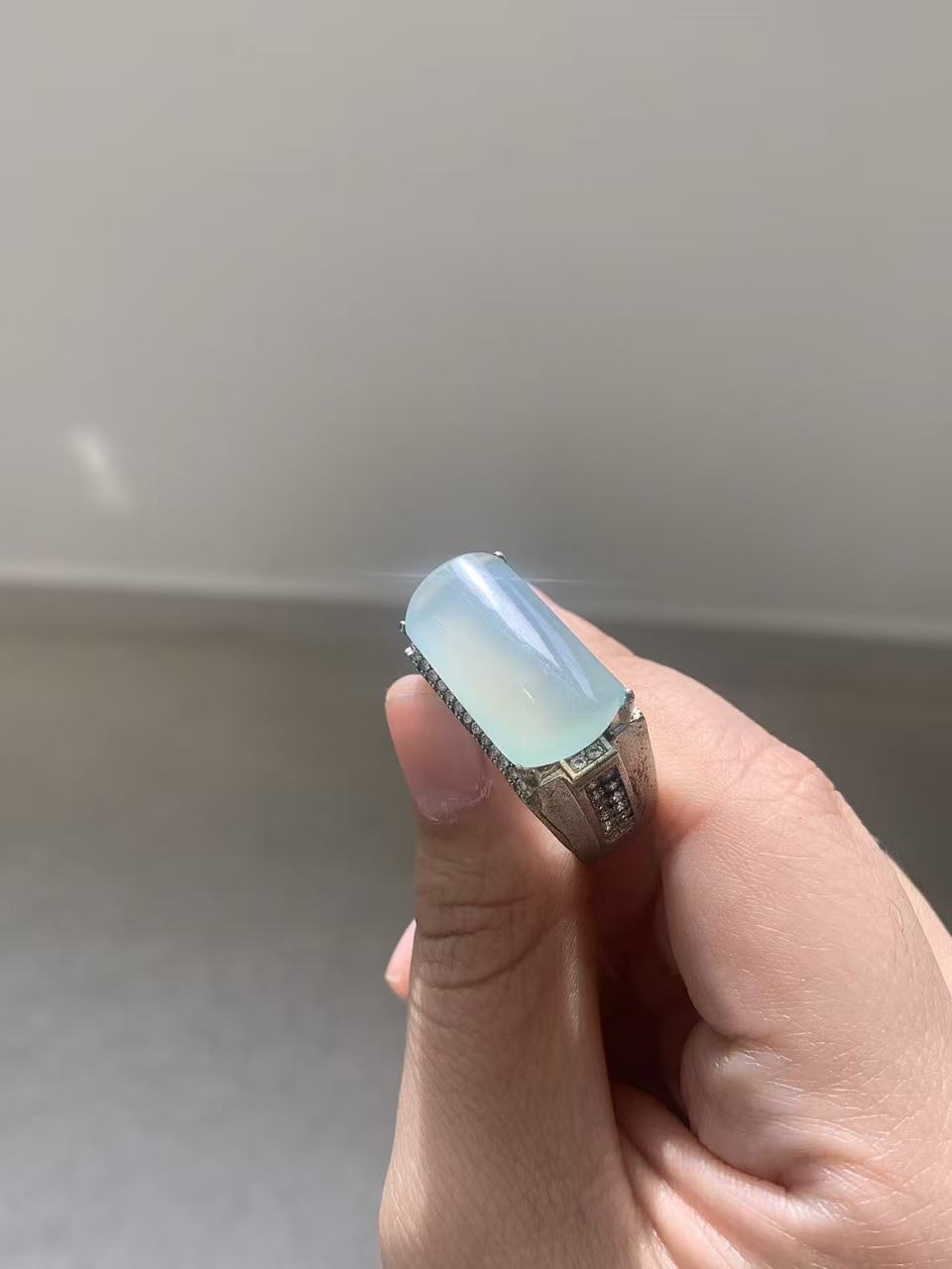 Yuanjiu Jewelry - Natural Translucent 'Qing Di' Jadeite Cabochon Ring, 18K Gold Inlaid, Elegant and Beautiful