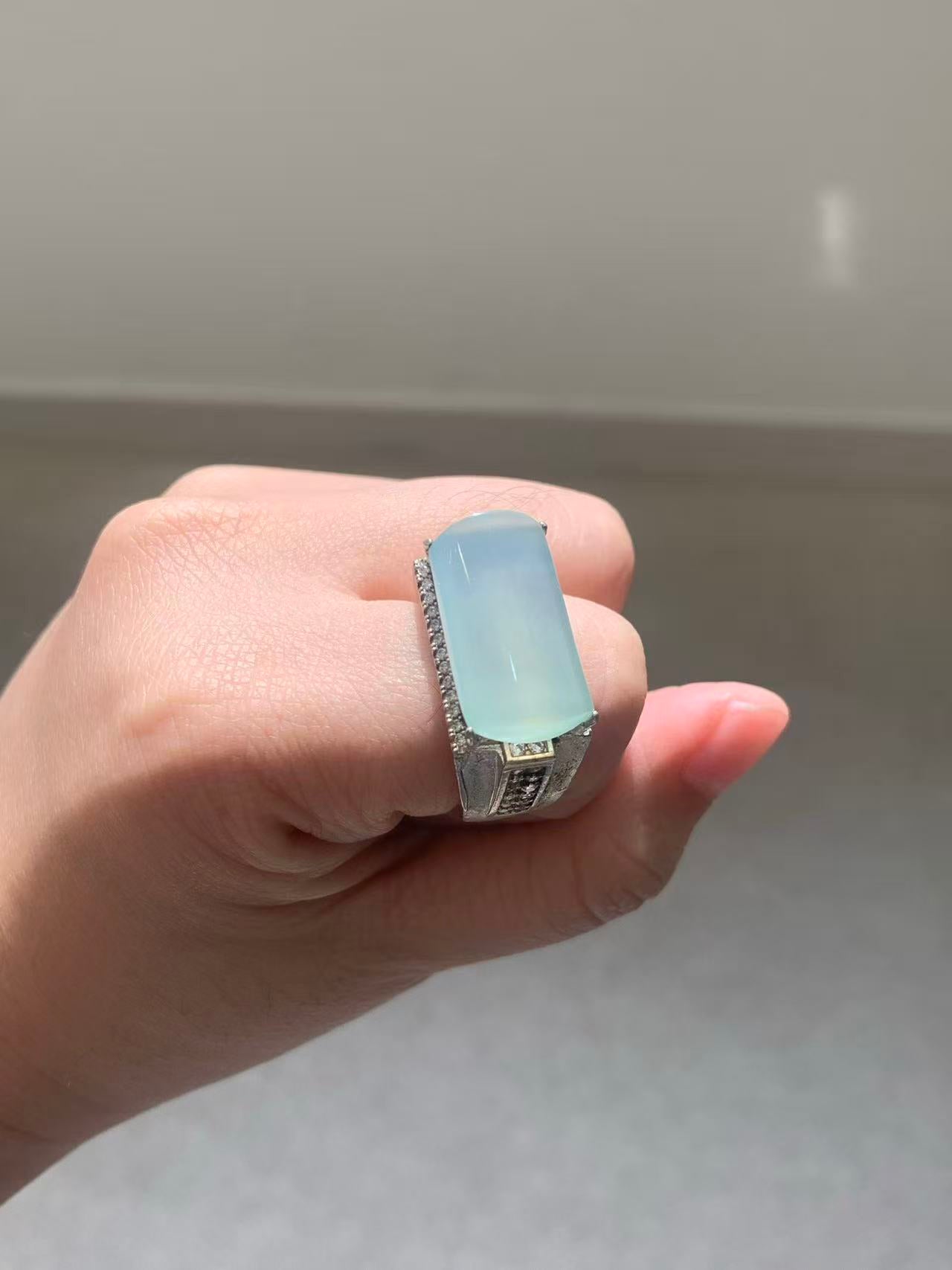 Yuanjiu Jewelry - Natural Translucent 'Qing Di' Jadeite Cabochon Ring, 18K Gold Inlaid, Elegant and Beautiful