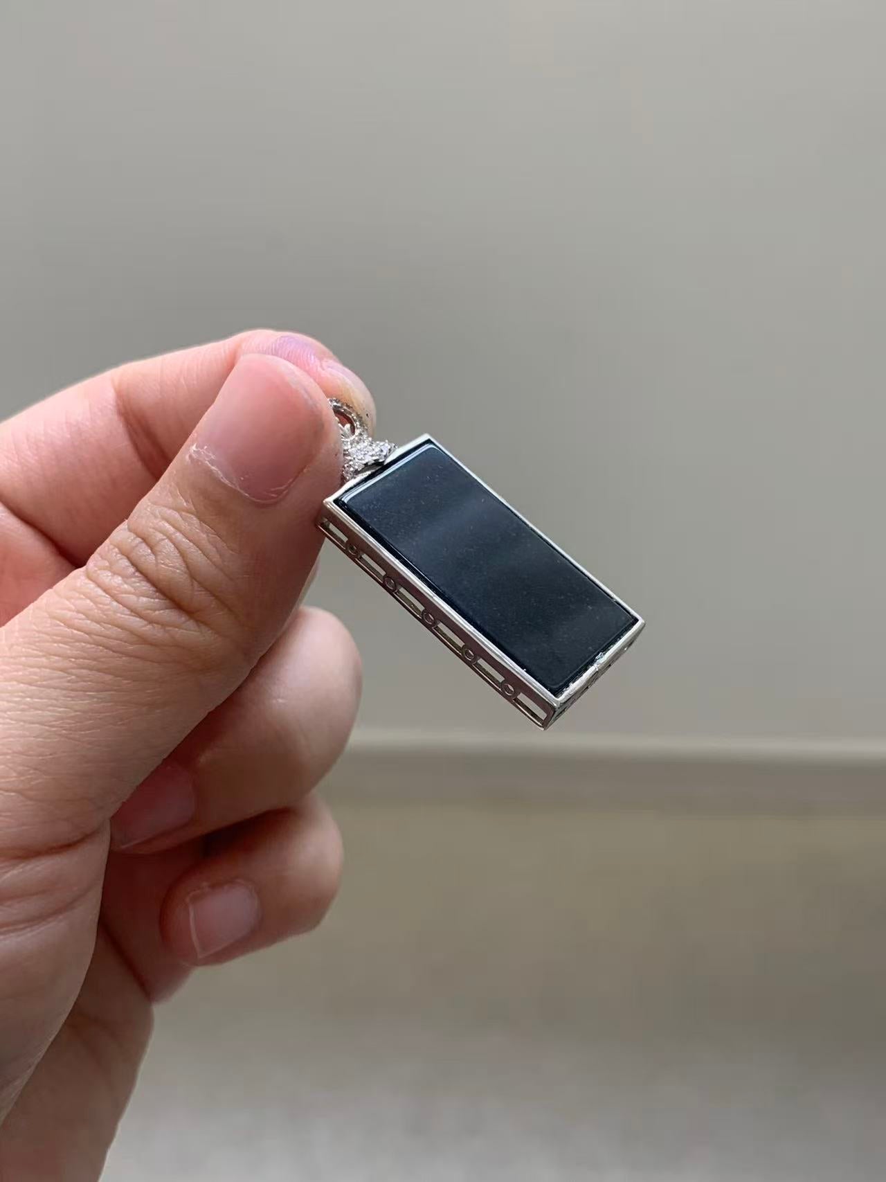 Yuanjiu Jewelry - Natural Black Jadeite Pendant, 18K Gold Inlaid, Elegant and Beautiful