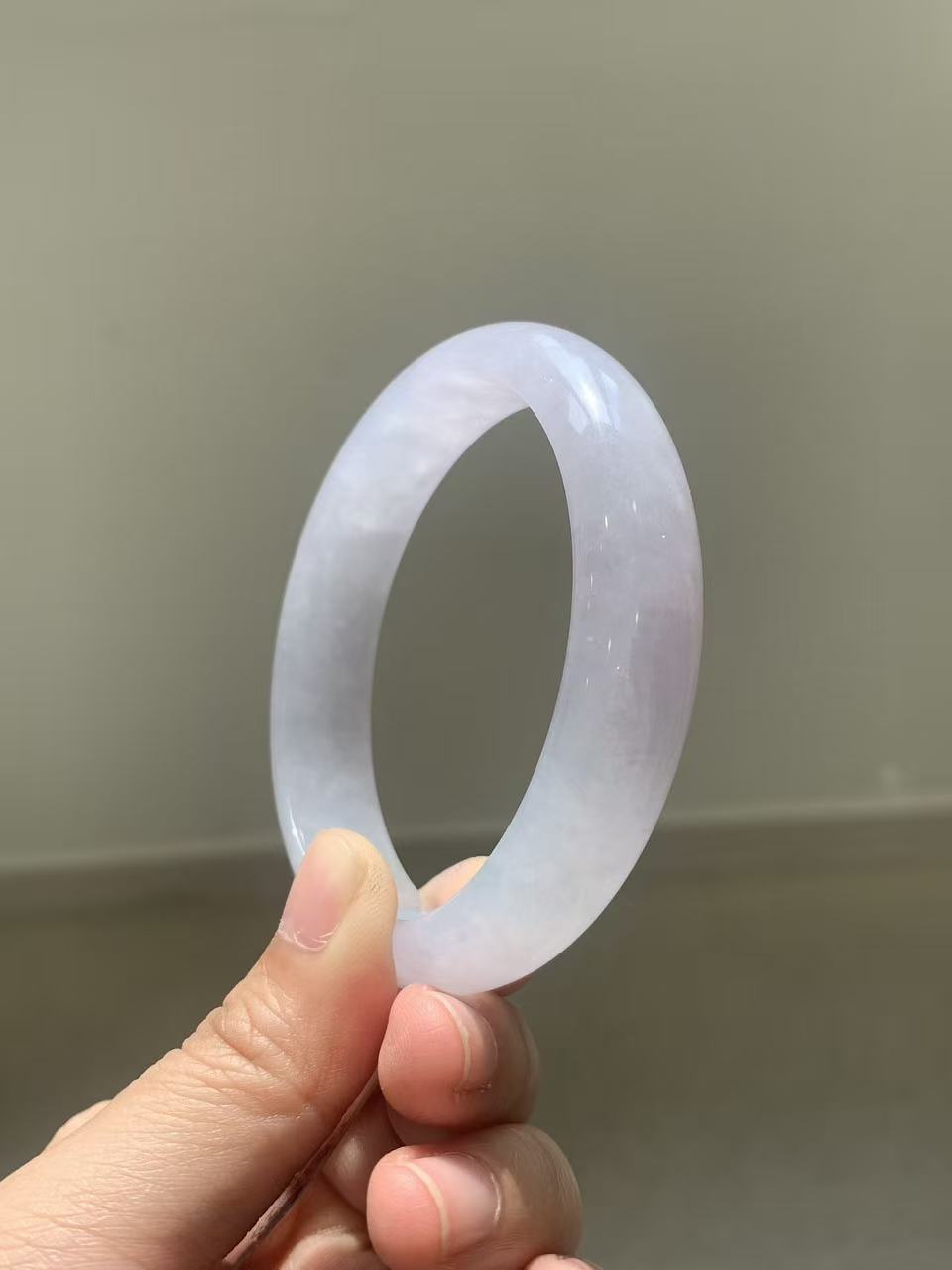 Yuanjiu Jewelry - Natural Pale Lavender 'White Moonlight' Jadeite Bangle, Elegant and Refined, Size 57.6mm