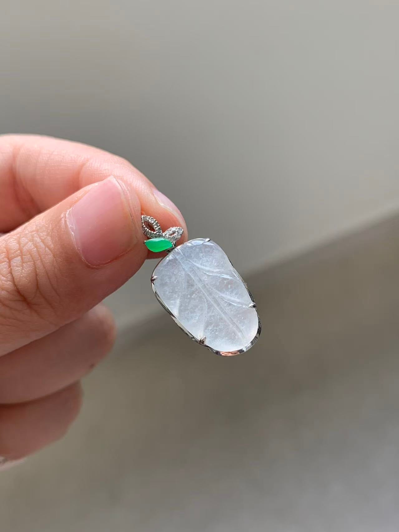 Yuanjiu Jewelry - Natural White Icy Jadeite Leaf Pendant with a Bright Green Jadeite in 18K Gold, Elegant and Beautiful