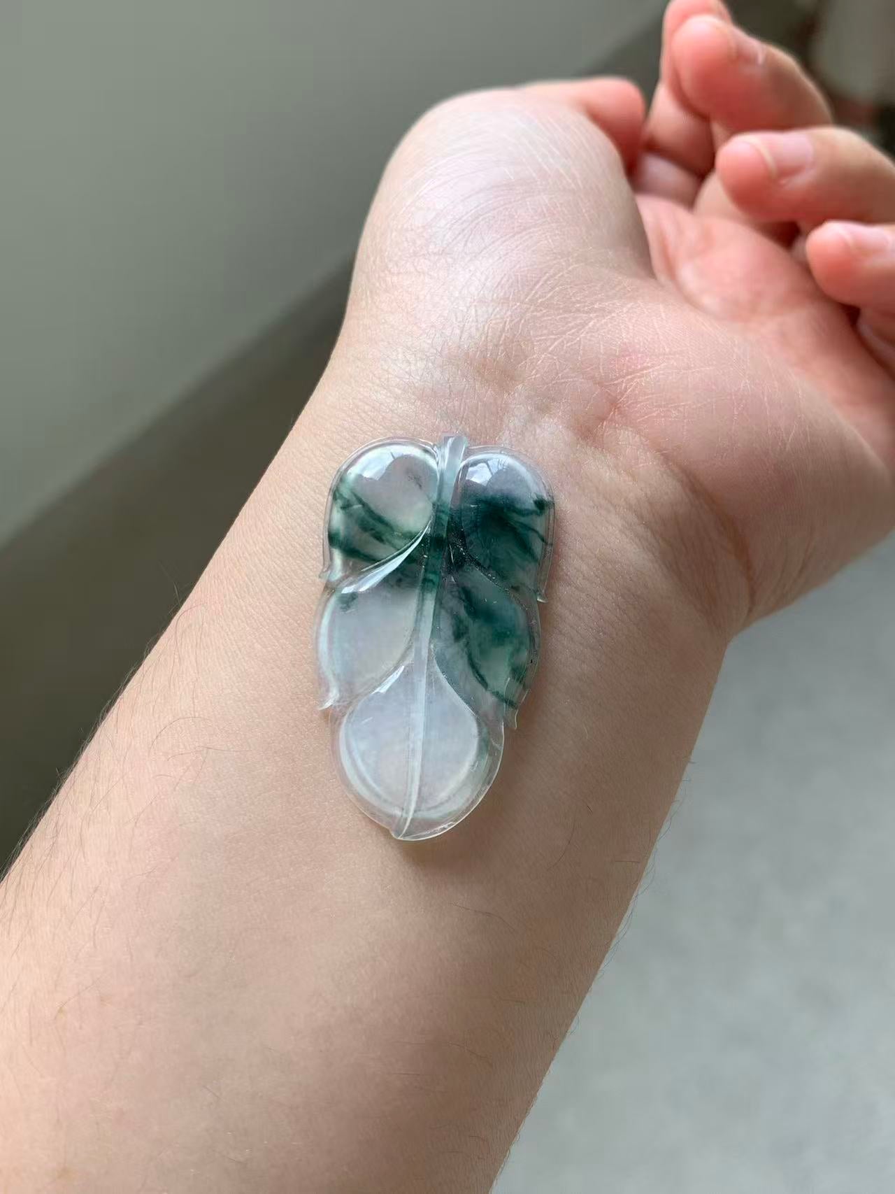 Yuanjiu Jewelry - Natural Jadeite Leaf Pendant with Floating Green, Elegant and Refined